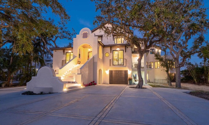 Siesta Key House | Siesta Key Luxury Bayfront Home Steps from the World's Finest Beaches