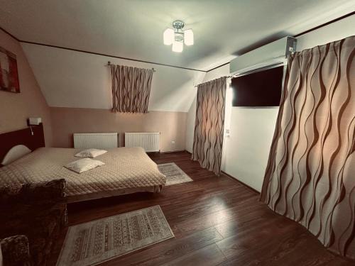 Miercurea-Ciuc House | Oceanfront Siesta Pension: Guest Rated 9.4, Family-Friendly