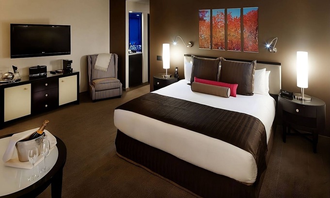 Rose Hill Hotel | Discover NYC's Vibrant Scene with a Rooftop Pool & Pet-Friendly Stay!