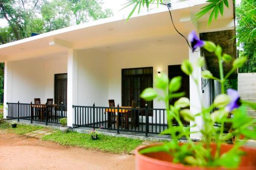 Sigiriya Hotel | Pet-Friendly Sigiri Heaven Villa with Breakfast Included