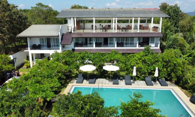 Inamaluwa Hotel | Atteriya SIGIRIYA: Family-Friendly Retreat with Pool & Breakfast