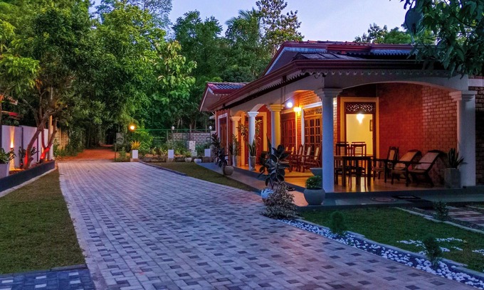 Sigiriya Hotel | Discover Sigiri Thilanka Rest: Family-Friendly Getaway