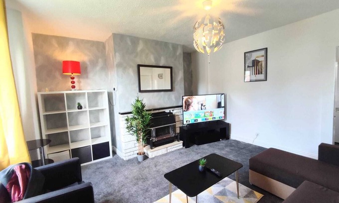 Cramlington Apartment | Stay at Sigma Crown with Free Parking & Breakfast Included