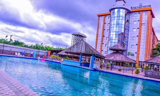 Warri Hotel | Discover Signatious Hotel and Suites with Pool & Spa