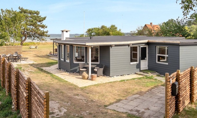 Vejlby Fed House | Oceanfront Escape at "Sigurd" - Steps from the Sea