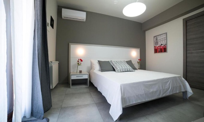 Camaro Bed & Breakfast | Inviting Sikania Casa Diamond: Family-Friendly with Hot Tub