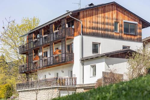Pfalzen Apartment | Scenic Silbernagl Terrasse with Lake View & Family Amenities
