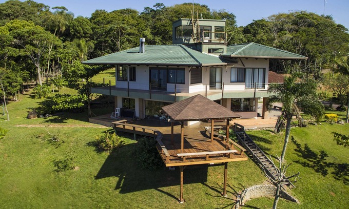 Sao Judas Tadeu House | Unique Getaway: Privacy, Pool & Spa Awaits You
