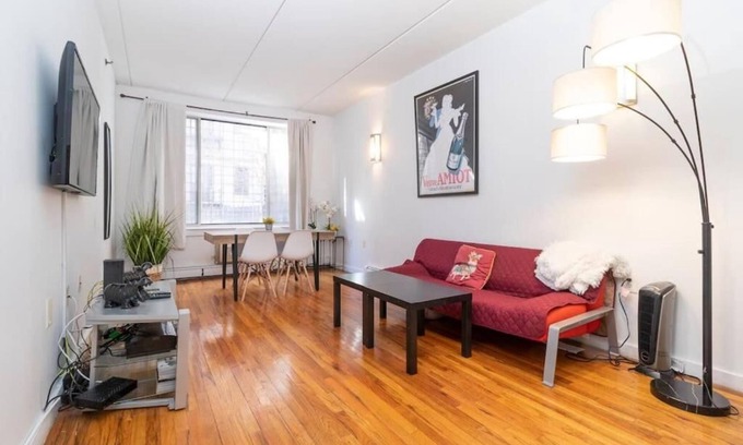 Central Park North Apartment | Silent and Cozy 2-bedroom apartment with WiFi, AC in welcoming New York