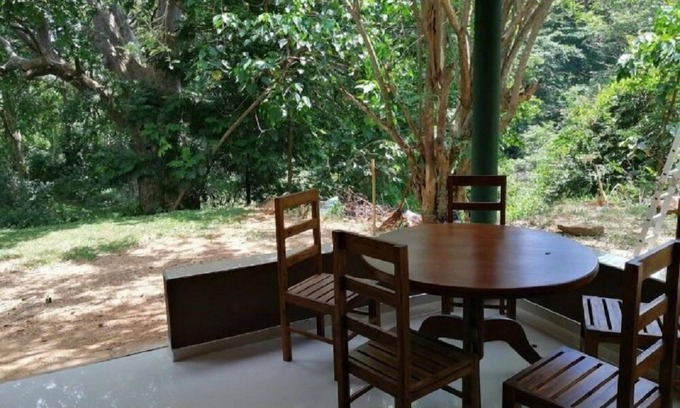 Udawalawa House | Tranquil Bungalow by the River with Breakfast Included