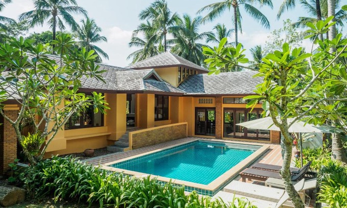 Thong Krut Villa | Discover Silent Palm Samui: Oceanfront Gem with Pool