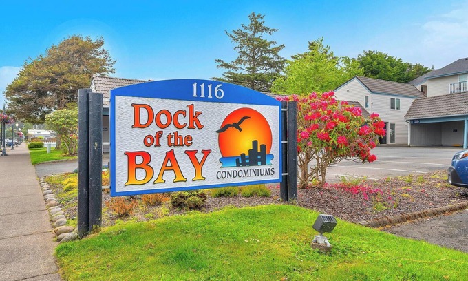 Lincoln City Condo | Scenic Siletz Bay Condo with Oceanfront Views & Beach Access