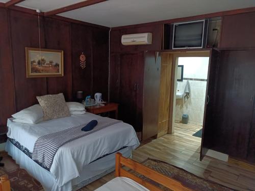 Riebeeckstad House | Cozy Silhouette Guest House: Pet-Friendly with Pool & Breakfast