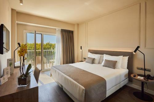 El Grao de Castellon Hotel | Discover Silken Turcosa: Family-Friendly & Pet Welcoming