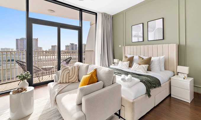 Dubai Apartment | Silkhaus Lux Studio | Binghatti Pearl | Near Mall