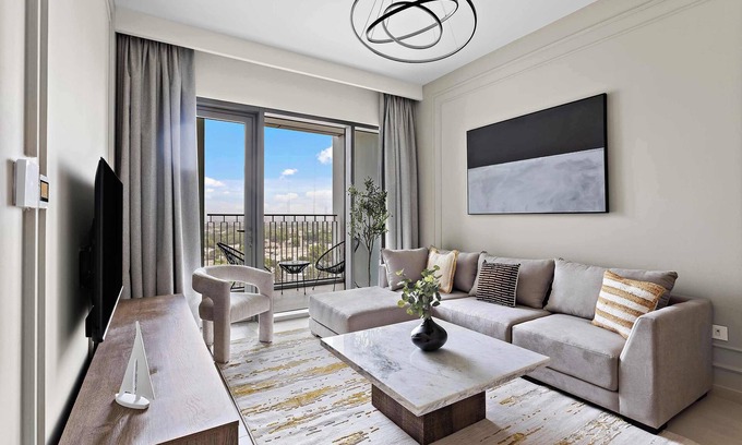 Trade Center Apartment | Silkhaus 1 BDR Retreat with Spa & Kitchen in Downtown