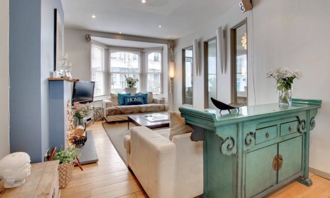 Brighton City Centre House | Contemporary City Centre Home with Ocean View & Pool