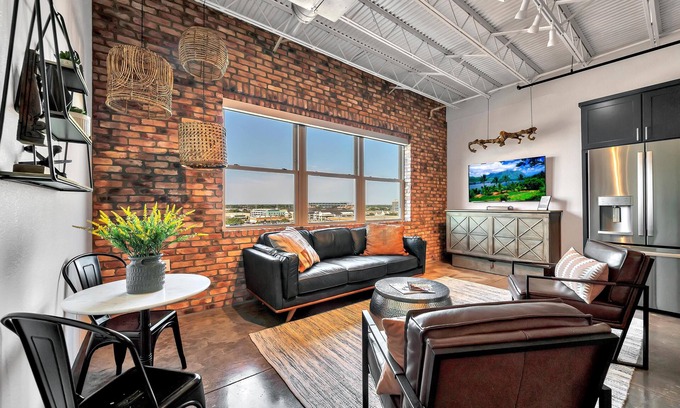 Brazos Condo | Experience Silocation 2: Waco's Premier Condo Retreat
