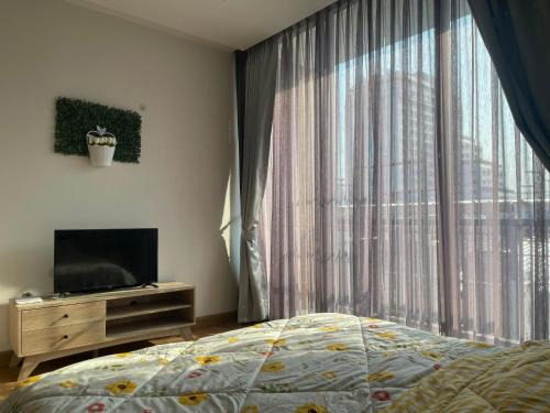 Sathorn Apartment | Exceptional Silom-Sathorn Retreat with Private Outdoor Area