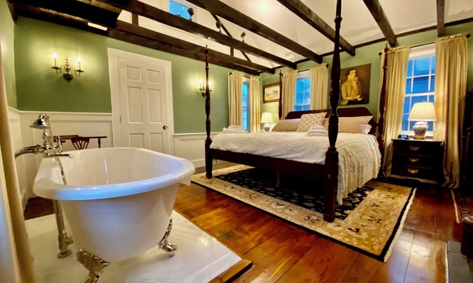 Salem Hotel | Delightful Silsbee's by Daniels House: Top-Rated Stay with Breakfast