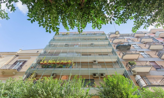 Bari City Centre Apartment | Cozy Silver Apartment with Kitchen & Breakfast by Wonderful Italy