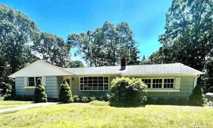 Silver Beach Cottage | Silver Beach: 3 Bedroom Cottage with Private Pool Access