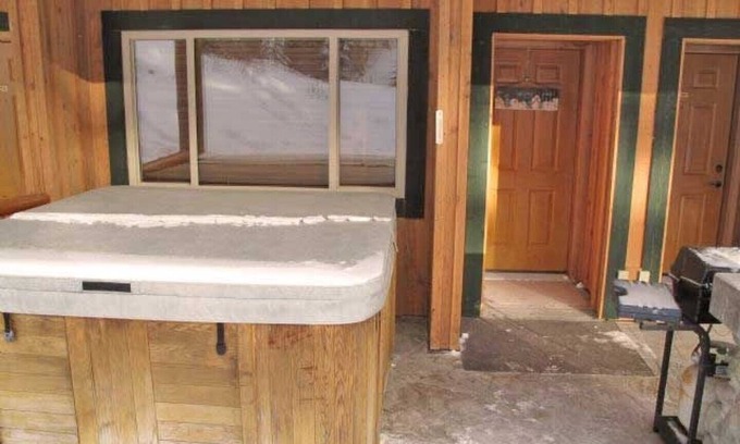 Okanagan-Similkameen Condo | Cozy Silver Bullet 1 Bedroom with Hot Tub & Pet Friendly