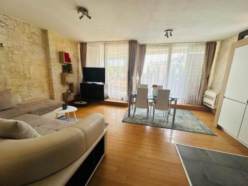 rayon Triaditsa Apartment | Discover Silver City Paradise: Poolside Bliss Awaits