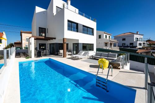 Areia Branca Villa | Beachfront Bliss at Silver Coast Beach Villa - Guest Rated 9.8