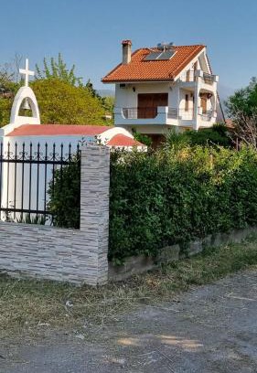 Stylida House | Pet-Friendly Silver Coast Cottage with Oceanfront Views