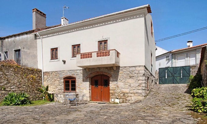 Coz Villa | Discover Silver Coast Villa: Family & Pet-Friendly Retreat