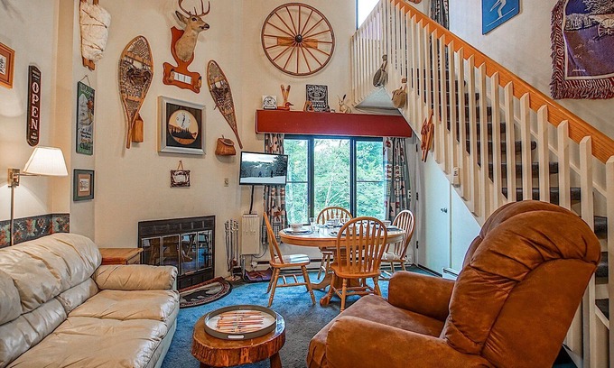 Snowshoe Condo | Winter's Wonderland: Cozy 2BR Condo with Spa & Hot Tub