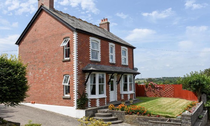 Holsworthy House | Invite Comfort at Silver Crooks - 4-Star, Pet-Friendly Stay