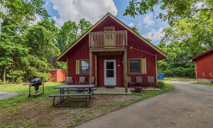 Indian Point Cabin | Idyllic Foxfire Retreat Near Silver Dollar City & Table Rock Lake
