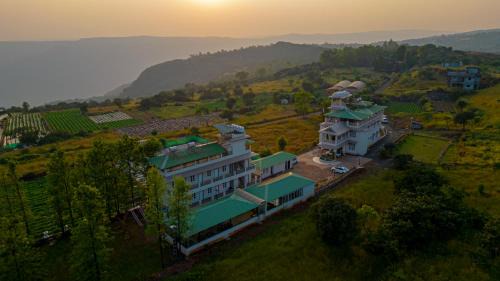 Bhilar Resort | Pet-Friendly Silver Galaxy Resort with Spa & Dining Options