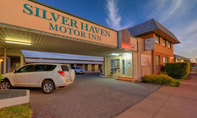 Broken Hill Hotel | Discover Silver Haven Motor Inn with Pool & Family Amenities