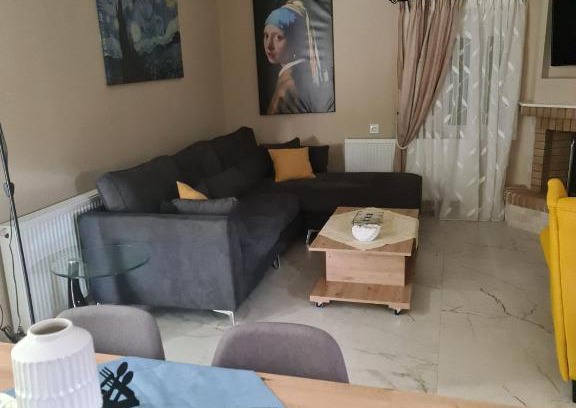 Asimi House | Silver House: Pet-Friendly Retreat with High Guest Ratings
