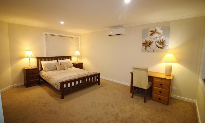 Airport West House | Comfortable Stay at Silver House - Melbourne Airport Hotel