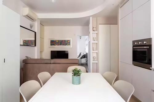 Porta Genova Apartment | Explore Silver House: Perfect for Families & Pet Lovers