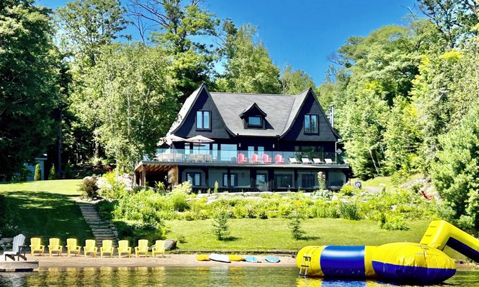 Seguin Cottage | Experience Silver Lake Cottage: Pet-Friendly Retreat with Spa