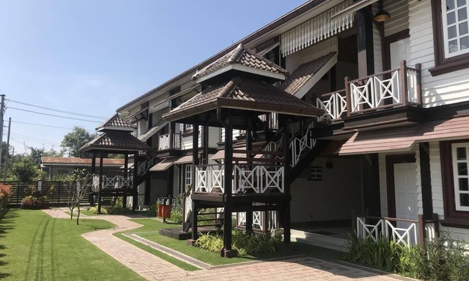 Nyaungshwe Hotel | Discover Silver Lake Hotel: Top-Rated Family-Friendly Retreat
