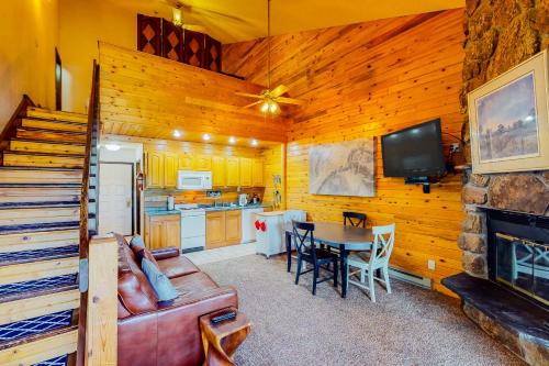 Granby Hotel | Discover Silver Lodge B: Family-Friendly Retreat with Pool