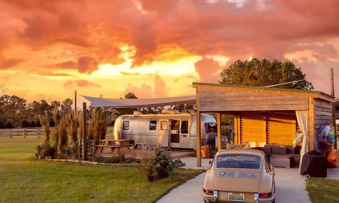 Fairhope House | Unforgettable Silver Sail Airstream Glamping with Ocean View