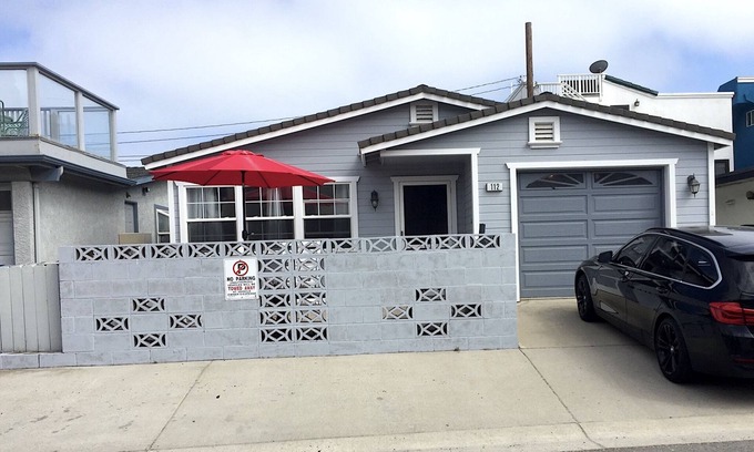 Silver Strand House | Beachfront Silver Strand Cottage with Ocean Views & Amenities