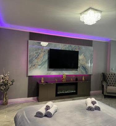 Vitan Apartment | Convenient Silver Studio Near City Center for Families