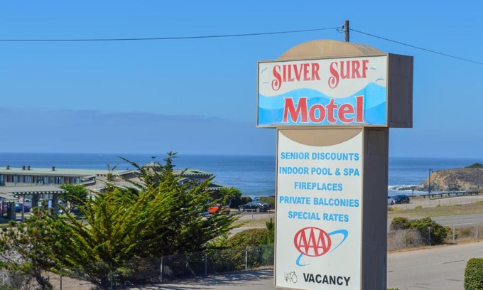 San Simeon Hotel | Discover Silver Surf Motel: Family-Friendly Retreat Awaits