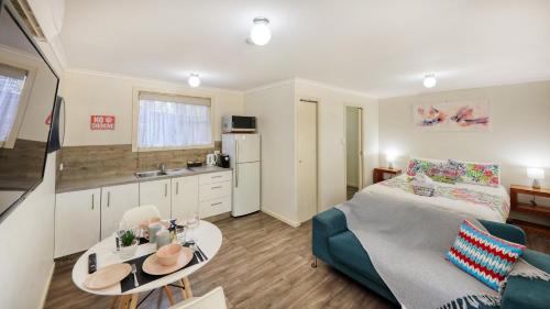 Hamilton Creek Hotel | Pet Friendly Silver Wattle Cabins - Ideal for Families