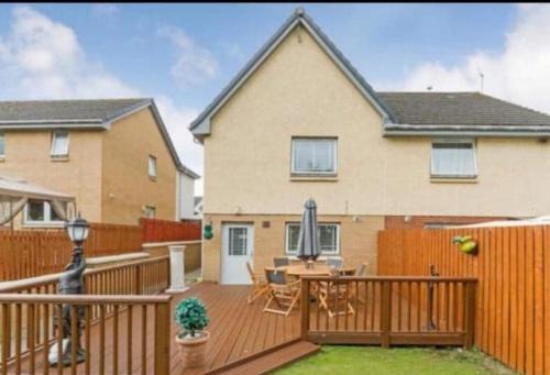 Glasgow House | Family-Friendly Silverburn House with Free Parking & Garden