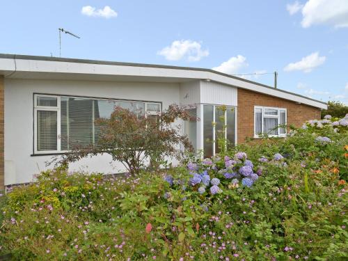 Bacton House | Family-Friendly Stay at Silverdale with Pet Amenities