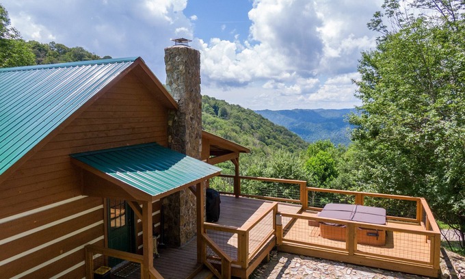 Zionville Cabin | Silverleaf Retreat: 30 Mile Views, Hot Tub & Pet Friendly